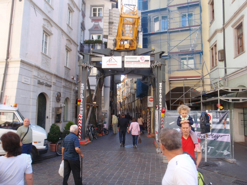 Bozen/Bolzano's main shopping Promenade.